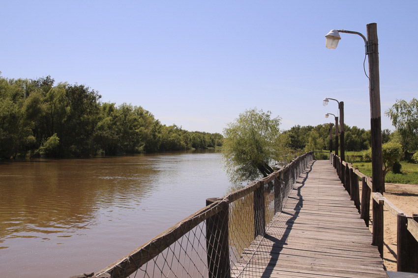 Complejo Safari, aparts unidos por muelles sobre el Río Paraná en San Pedro, Provincia de Buenos Aires.